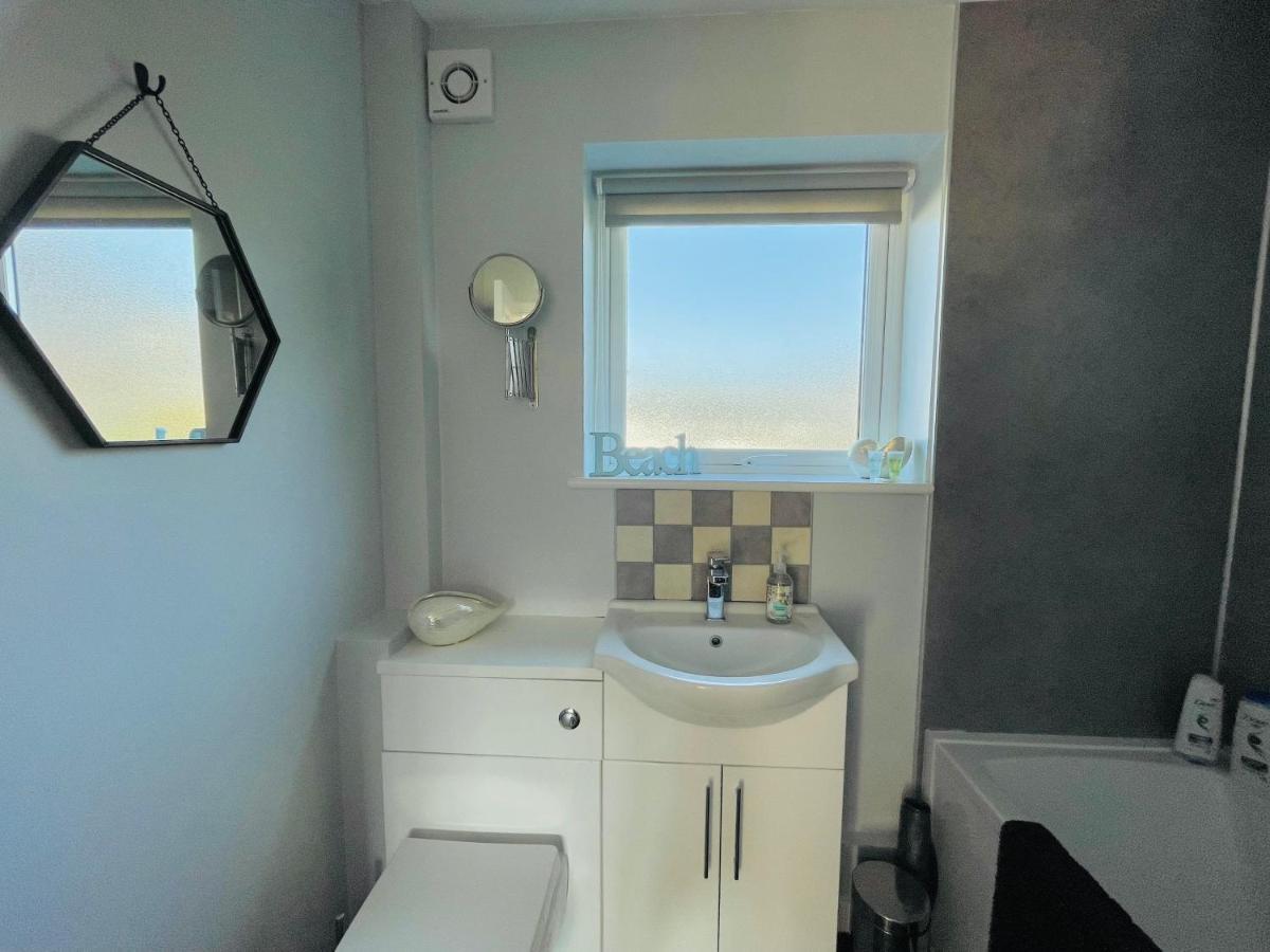 The Beach House, Suffolk Coast Лоустофт Екстериор снимка