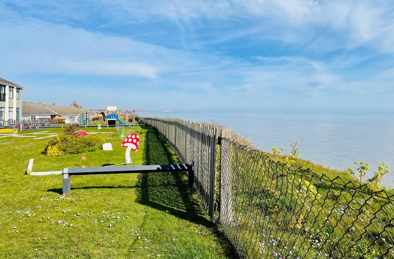 The Beach House, Suffolk Coast Лоустофт Екстериор снимка
