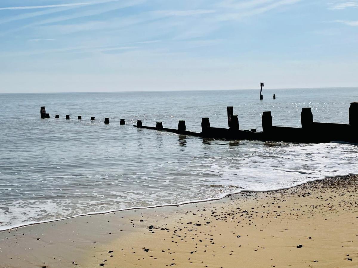 The Beach House, Suffolk Coast Лоустофт Екстериор снимка
