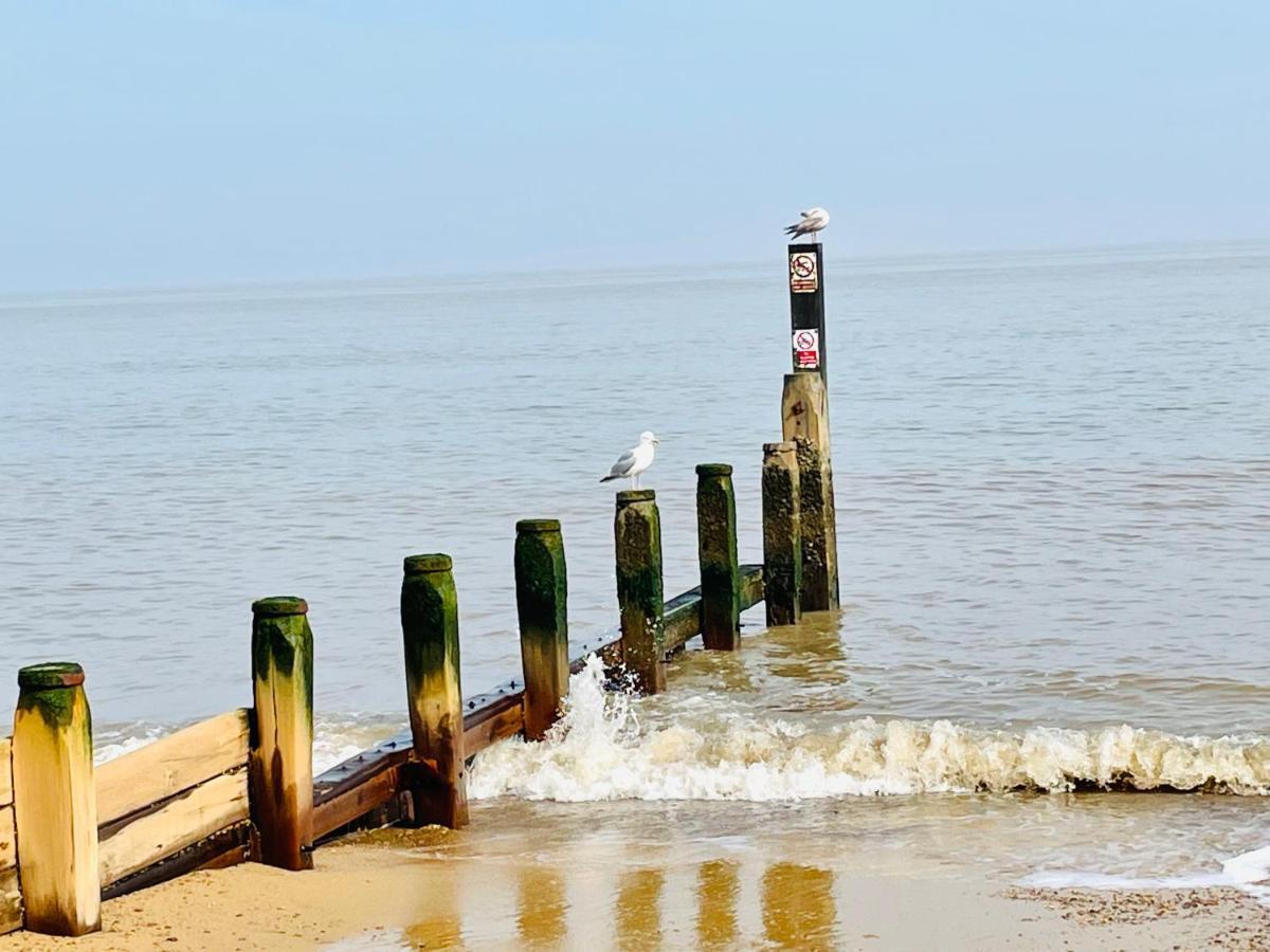 The Beach House, Suffolk Coast Лоустофт Екстериор снимка